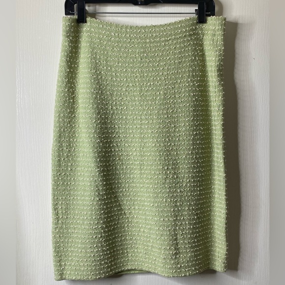 St. John • Santana Knit Green Boucle Skirt Suit • USA - Picture 11 of 14